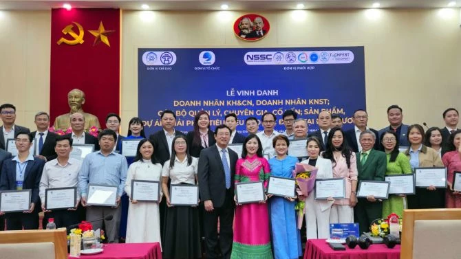 Ba doanh nghiệp khoa học công nghệ thuộc VST được vinh danh trong buổi Hội thảo.