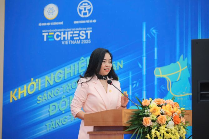 &#x110;&#x1EA9;y m&#x1EA1;nh &#x111;&#x1ED5;i m&#x1EDB;i s&#xE1;ng t&#x1EA1;o &#x111;&#x1EC3; ph&#xE1;t tri&#x1EC3;n b&#x1EC1;n v&#x1EEF;ng