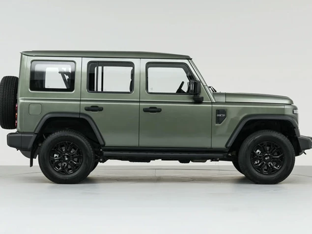 Xe gầm cao địa hình siêu hầm hố, công suất 170 mã lực, giá gần 750 triệu đồng