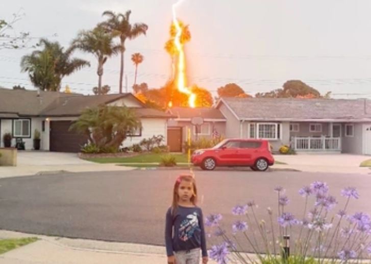 B&#xE9; g&#xE1;i 6 tu&#x1ED5;i tho&#xE1;t hi&#x1EC3;m ngo&#x1EA1;n m&#x1EE5;c khi s&#xE9;t &#x111;&#xE1;nh g&#x1EA7;n &#x111;&#xF3;