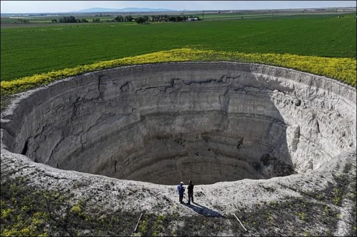 Các nhà nghiên cứu đã phát hiện gần 700 hố sụt có kích thước tương tự nhau ở đồng bằng Konya.