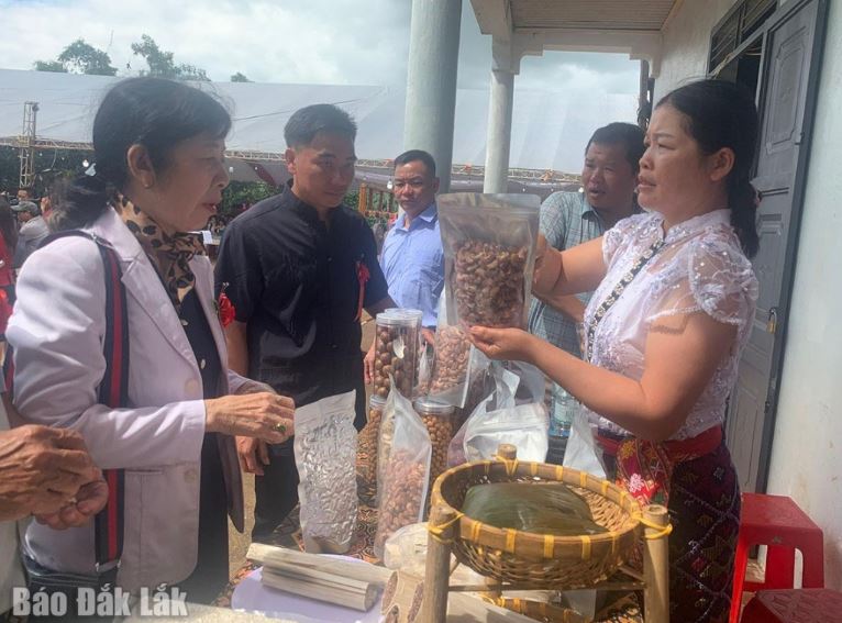 Từ rẫy nương lên 'chợ mạng' - nông dân Ea Kiết, Đắk Lắk tự tin làm chủ kinh tế số