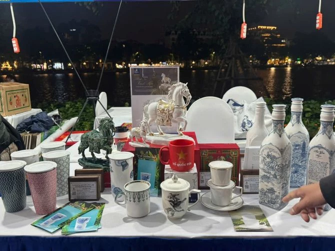 Tại triển lãm lần này, Minh Long mang tới giới thiệu dòng sản phẩm dưỡng sinh mới, tốt cho sức khỏe. Tại triển lãm lần này, Minh Long mang tới giới thiệu dòng sản phẩm dưỡng sinh mới, tốt cho sức khỏe.