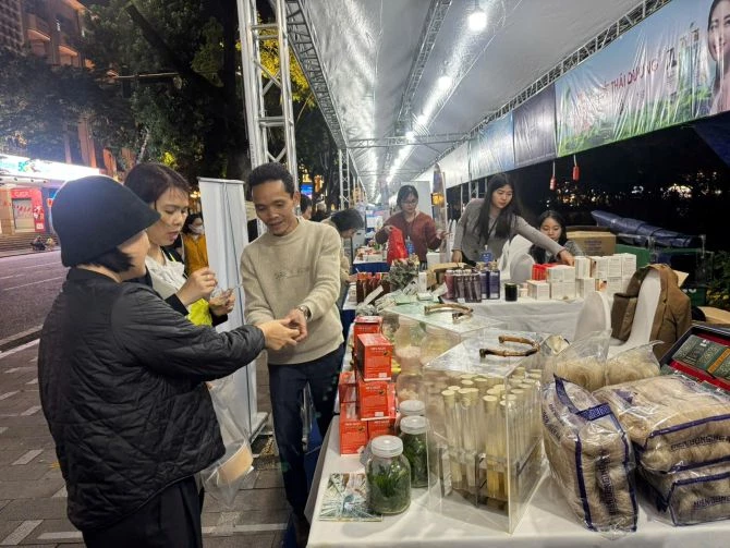 TNHH Công nghệ sinh học Ngân Hà (Ngân Hà Biotech) là doanh nghiệp khoa học công nghệ đầu tiên tại tỉnh Cao Bằng, với định hướng bảo tồn và phát triển cây dược liệu tại địa phương. TNHH Công nghệ sinh học Ngân Hà (Ngân Hà Biotech) là doanh nghiệp khoa học công nghệ đầu tiên tại tỉnh Cao Bằng, với định hướng bảo tồn và phát triển cây dược liệu tại địa phương.