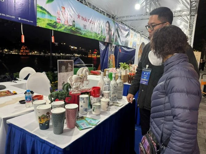 Gốm sứ Minh Long là lựa chọn tin cậy của nhiều gia đình Việt trong những năm qua. Gốm sứ Minh Long là lựa chọn tin cậy của nhiều gia đình Việt trong những năm qua.