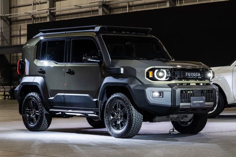 Toyota Land Cruiser FJ. Toyota Land Cruiser FJ.