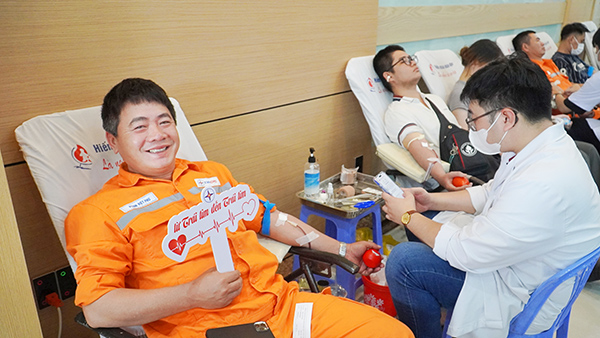 Điện lực Đà Nẵng hưởng ứng Tuần lễ hồng EVN lần thứ 11