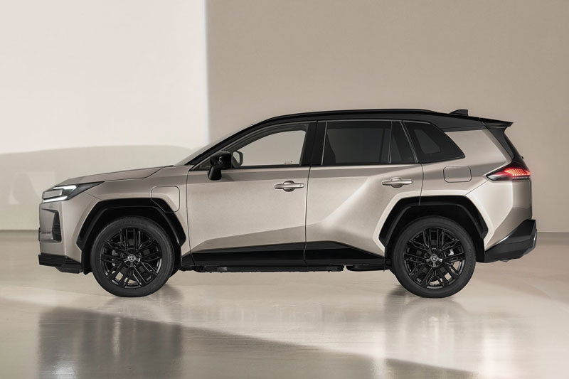 Toyota trình làng SUV hybrid, giá hơn 760 triệu đồng, so kè với Mazda CX-5
