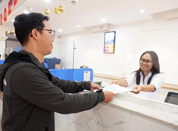 Chị Hoàng Thị Thu Hương luôn đem lại niềm tin cho khách hàng. Chị Hoàng Thị Thu Hương luôn đem lại niềm tin cho khách hàng.