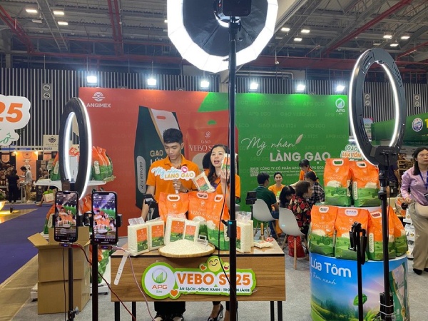 Xuất khẩu trực tuyến cần được coi là trụ cột tăng trưởng mới