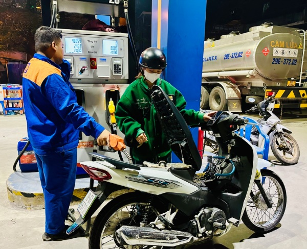 Xăng dầu giảm giá mạnh