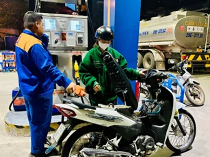 Xăng dầu giảm giá mạnh