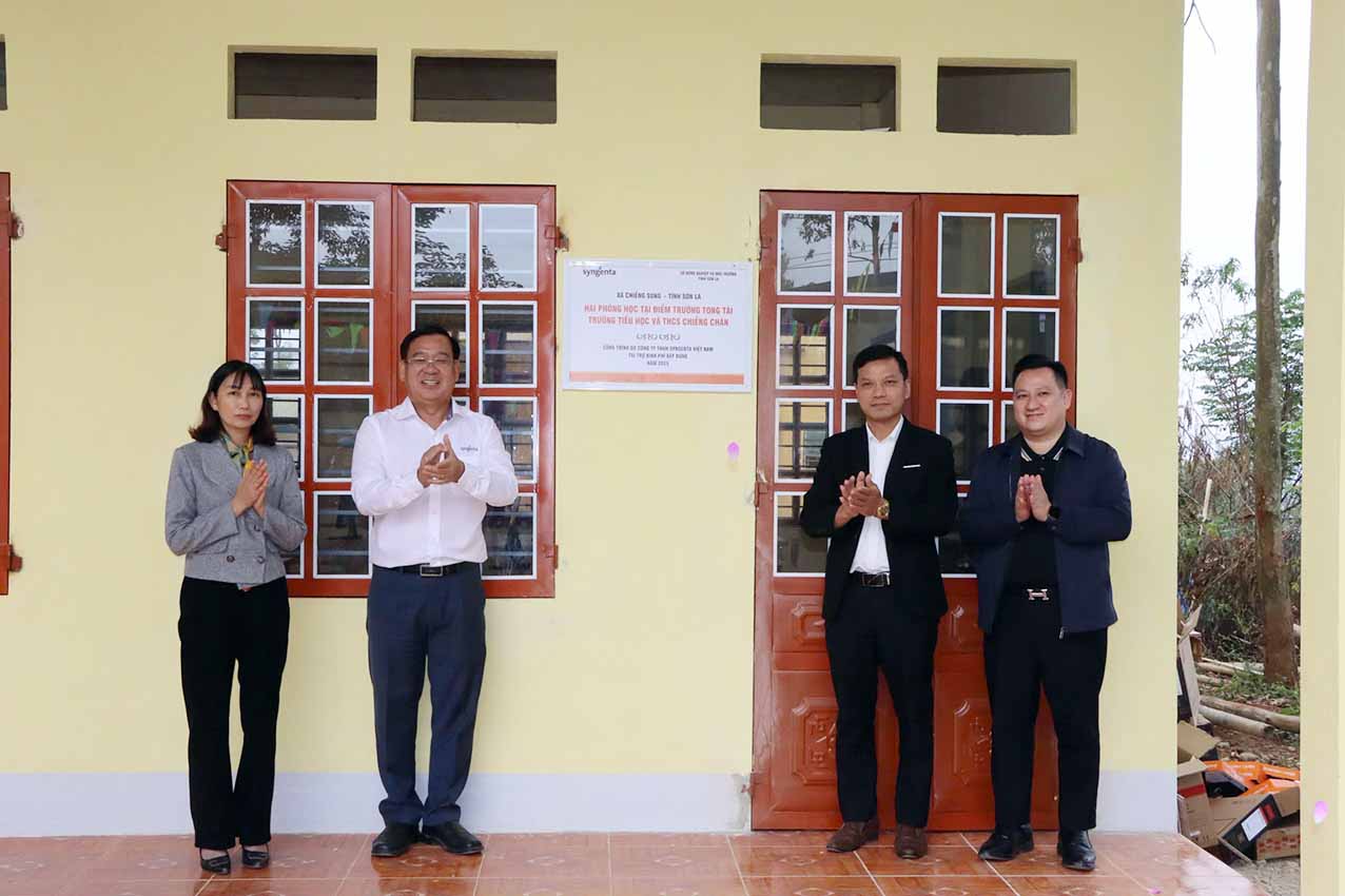 Trao tặng nhà cho hộ nông dân khó khăn tại Sơn La