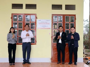 Trao tặng nhà cho hộ nông dân khó khăn tại Sơn La