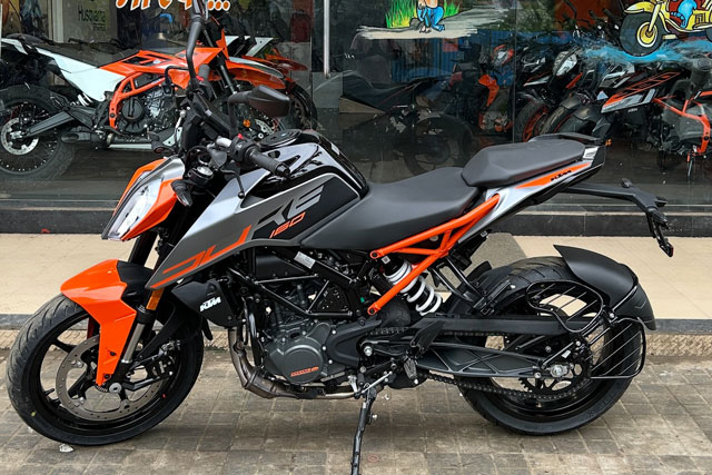 Môtô 160cc, màn hình TFT, phanh ABS, giá ngang Yamaha Exciter