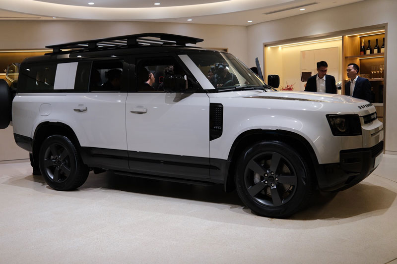 Land Rover Defender 2026 trình làng tại VIệt Nam, giá từ 5,099 tỷ đồng