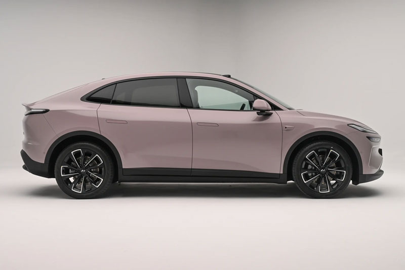 SUV công suất 326 mã lực, nội thất tiện nghi, giá hơn 800 triệu đồng