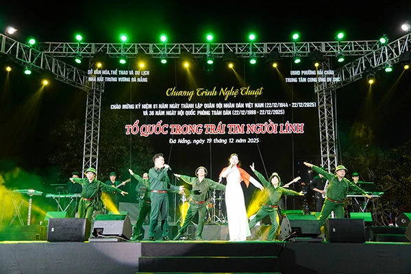 Chương trình nghệ thuật “Tổ quốc trong tim người lính” do Nhà hát Trưng Vương Đà Nẵng và phường Hải Châu thực hiện tối ngày 19/12.
