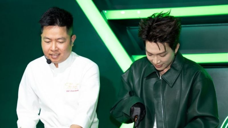 Tăng Phúc gây bất ngờ khi 'đứng bếp' cùng đầu bếp Michelin 
