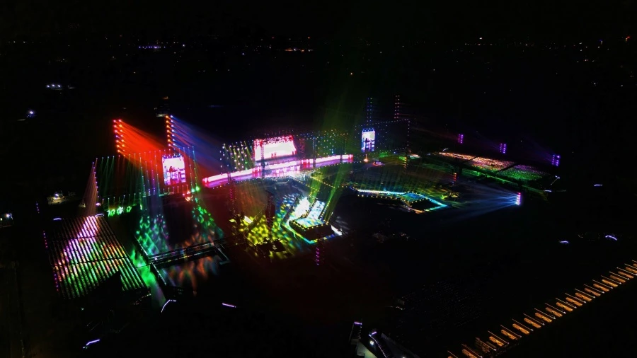 batch_Sân khấu Y-Concert rực rỡ ánh sáng ngay trước giờ mở màn, h&eacute; lộ quy mô đầu tư công nghệ ấn tượng.