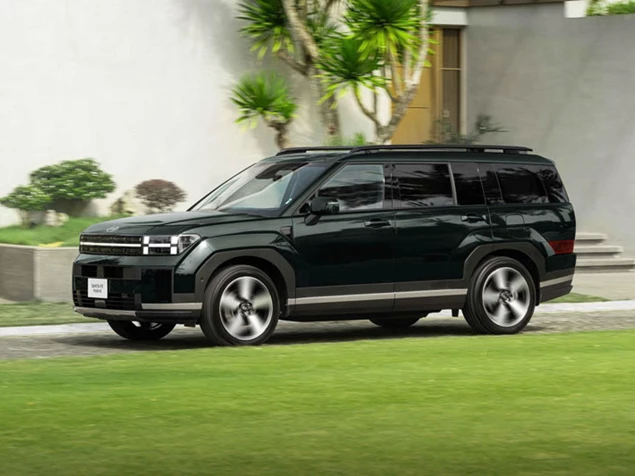 Vừa về đại lý, Hyundai Santa Fe Hybrid đã giảm giá mạnh