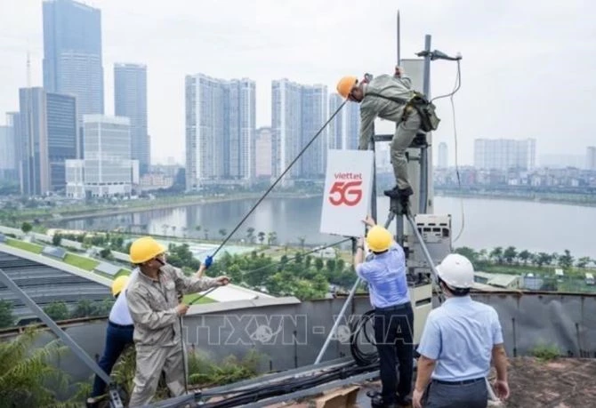 Viettel lắp mạng 5G. Ảnh: TTXVN. Viettel lắp mạng 5G. Ảnh: TTXVN.