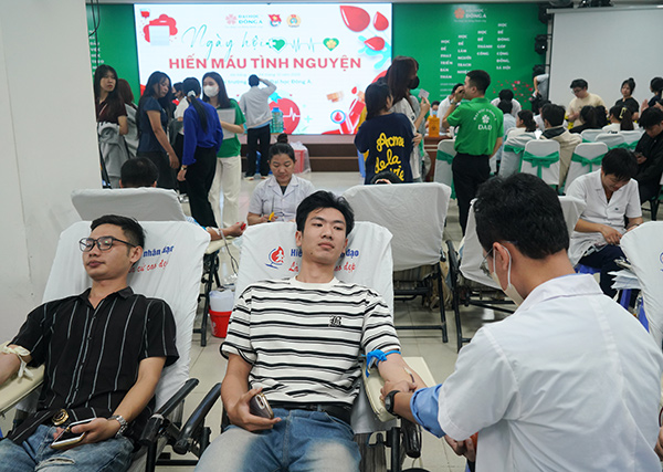 Đại học Đông Á tiếp nhận hơn 450 đơn vị máu tại Ngày hội hiến máu lần thứ 44