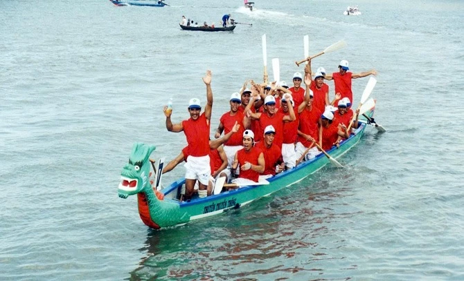 Ảnh 3: Giải đua ghe Ngo thu hút khách du lịch