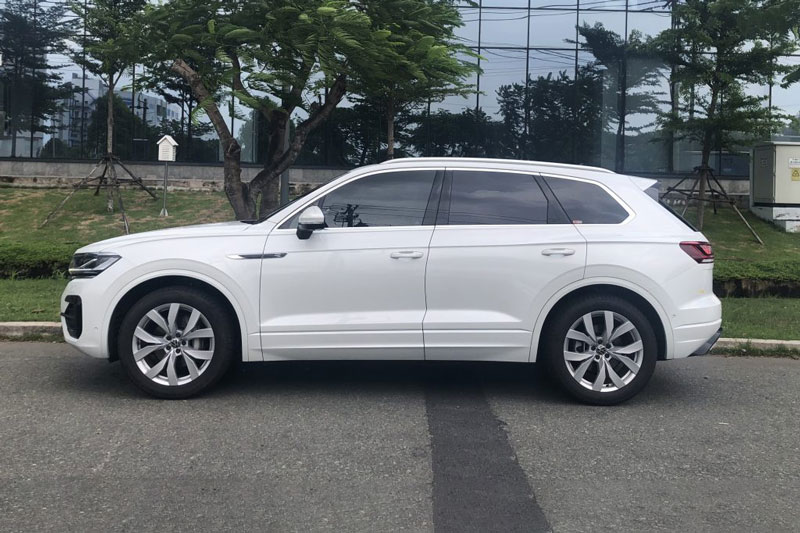 Đối thủ của Toyota Land Cruiser Prado giảm giá 330 triệu đồng tại Việt Nam