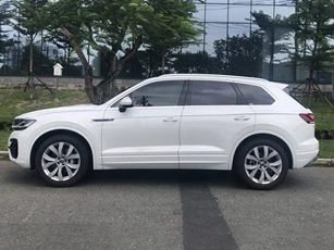 Đối thủ của Toyota Land Cruiser Prado giảm giá 330 triệu đồng tại Việt Nam