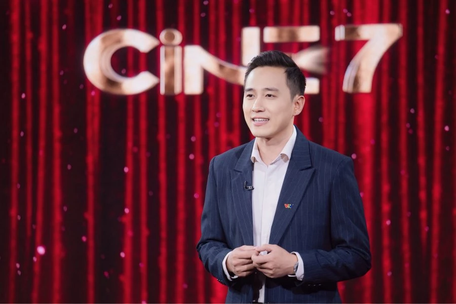 MC Thái Trang và MC Ngọc Huy trò chuyện sôi nổi vềphim Sleepless in Seattle (Đêm không ngủ ở Seattle). MC Thái Trang và MC Ngọc Huy trò chuyện sôi nổi vềphim Sleepless in Seattle (Đêm không ngủ ở Seattle).