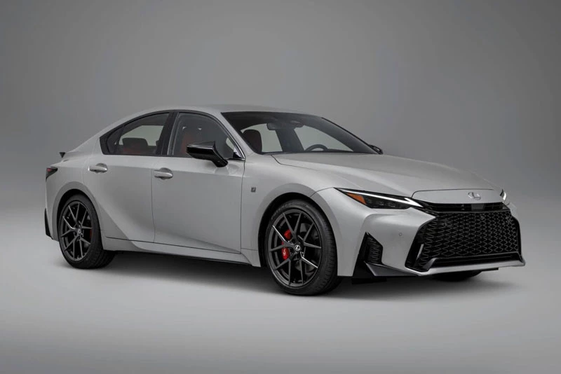 Lexus IS 2026.