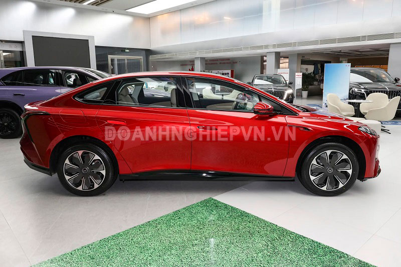 Xe sedan hạng D, công suất 282 mã lực, giá gần 600 triệu đồng