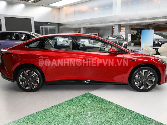 Xe sedan hạng D, công suất 282 mã lực, giá gần 600 triệu đồng