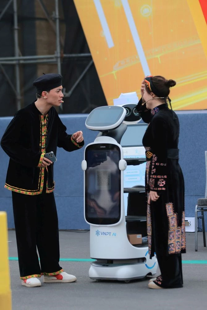 Robot hành chính công của VNPT, giúp người dân nhanh chóng tra được thông tin về các thủ tục hành chính.