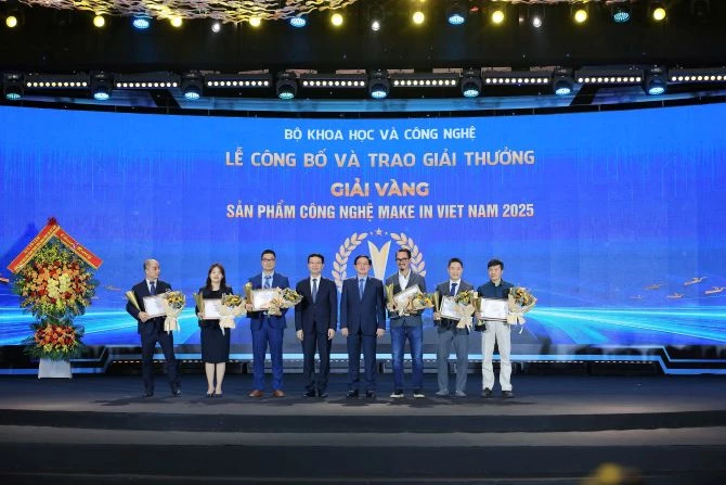 Vinh danh các sản phẩm đoạt giải vàng.