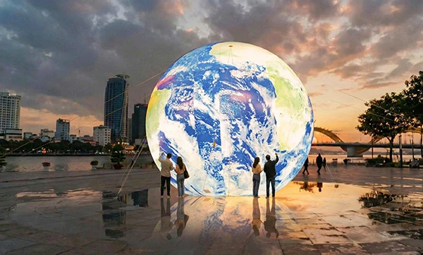 Mô hình trái đất khổng lồ. Mô hình trái đất khổng lồ.