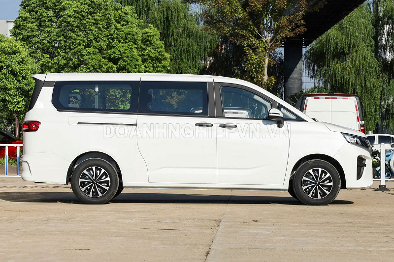 Ấn tượng với xe MPV 7 chỗ công suất 142 mã lực, giá hơn 220 triệu đồng