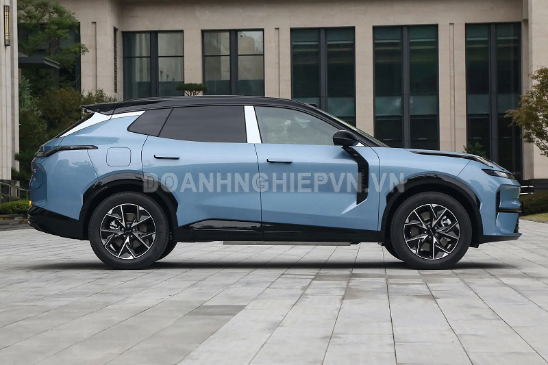 SUV hạng D công suất 612 mã lực, giá hơn 600 triệu đồng