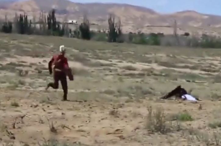 Bé gái 8 tuổi bị đại bàng vàng sà xuống tấn công giữa lễ hội