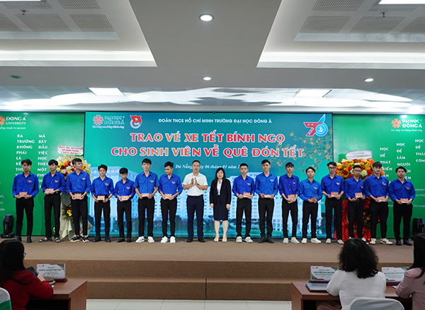 Đại học Đông Á tặng 350 vé xe Tết Bính Ngọ 2026 cho sinh viên khó khăn