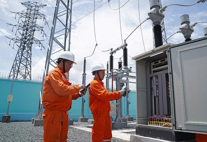 Trong suốt quá trình triển khai công tác sắp xếp, sáp nhập, tái cơ cấu, EVNSPC vẫn đảm bảo cung cấp điện và dịch vụ điện an toàn, thông suốt