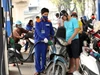 Giá xăng giảm gần 400 đồng/lít