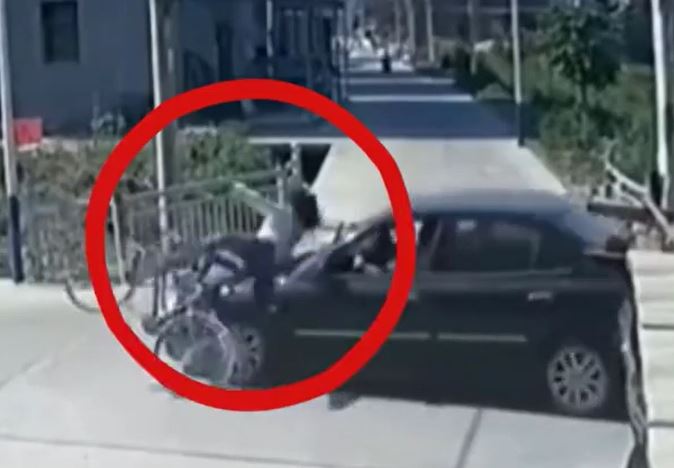 Bị ô tô húc văng lên nắp capo, cô gái đạp xe bỏ đi khiến tài xế sững sờ