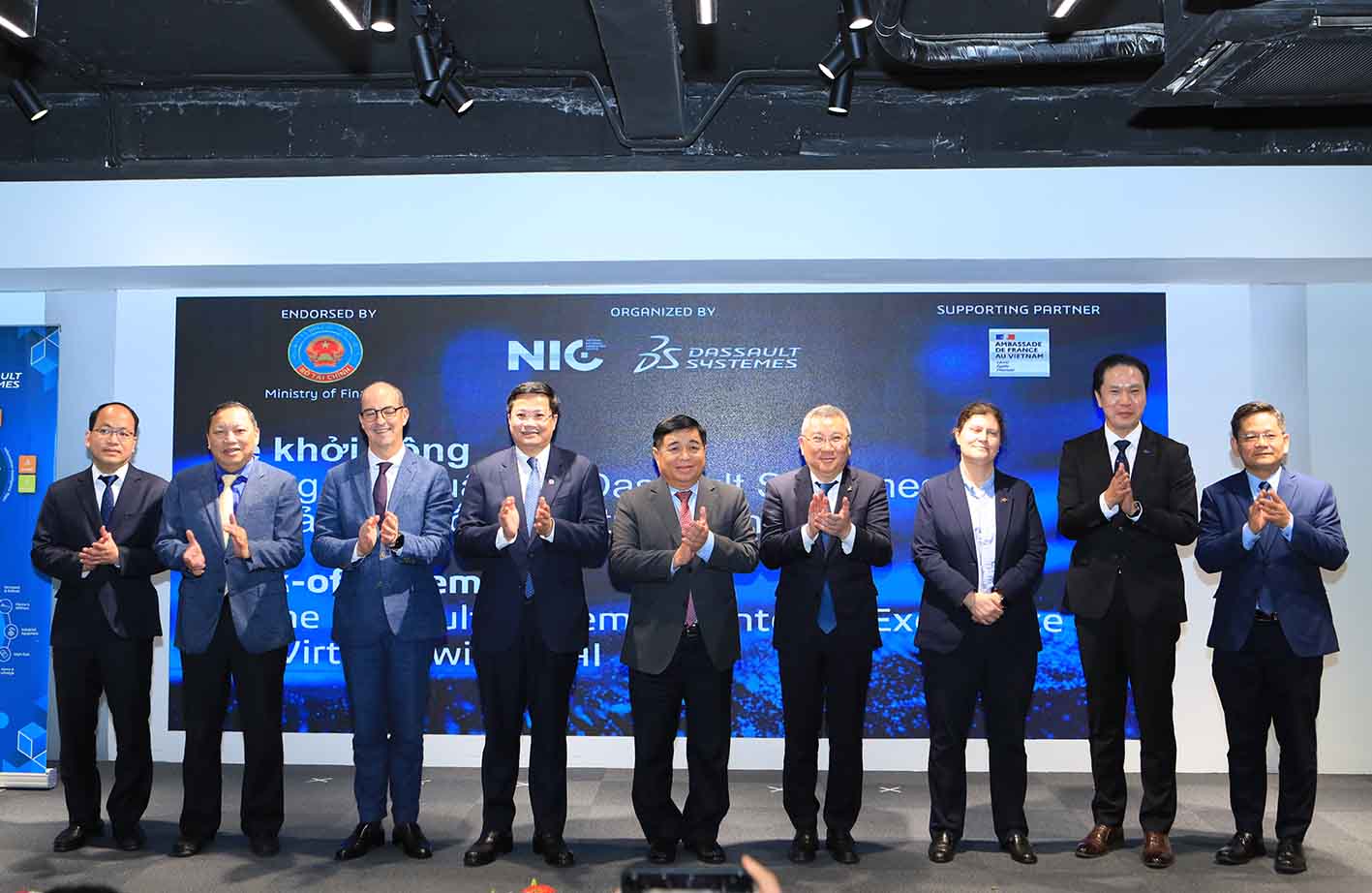 Doanh nghiệp châu Âu ra mắt trung tâm AI, bản sao số tại Việt Nam