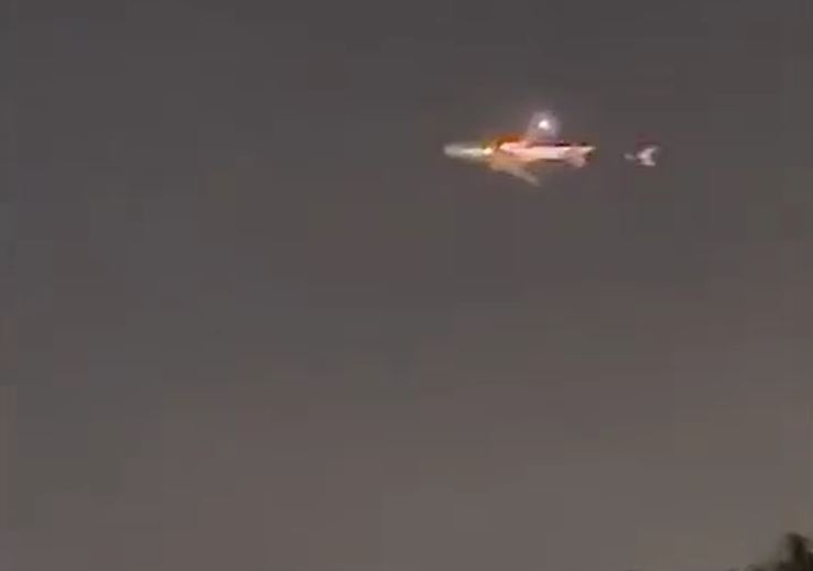 Lửa bùng dữ dội từ đuôi Boeing 747-8 ngay sau khi cất cánh