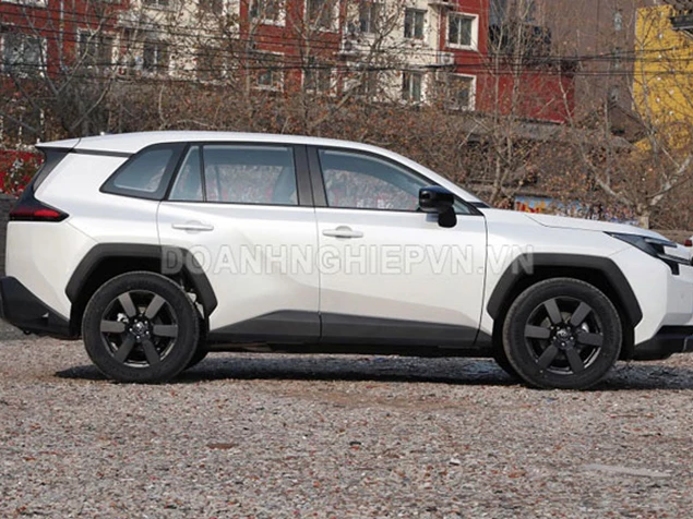 SUV bán chạy nhất của Toyota: Động cơ hybrid, giá gần 640 triệu đồng, cạnh tranh Honda CR-V