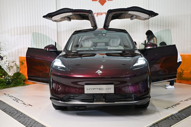 SUV cửa cánh chim, công nghệ hàng đầu, công suất 340 mã lực, giá hơn 1,1 tỷ đồng