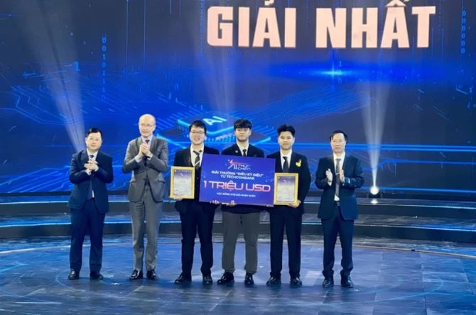 Đội Converged giành ngôi Quán quân cuộc thi 