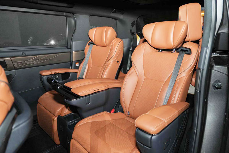 Toyota giới thiệu ‘chuyên cơ mặt đất’ siêu tiết kiệm xăng, giá hơn 3,5 tỷ đồng